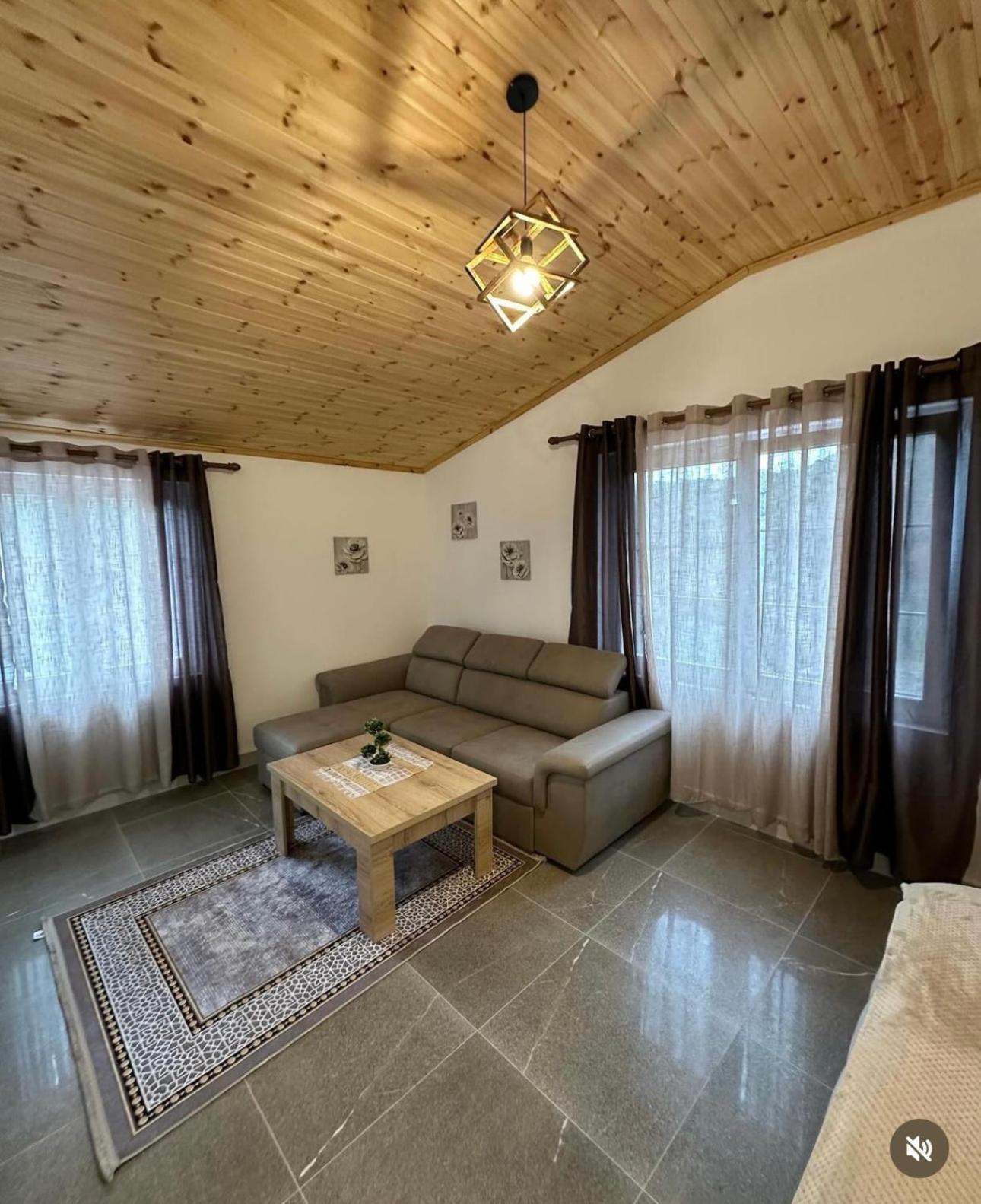 שקודר Qyteza Guest House & Camping מראה חיצוני תמונה